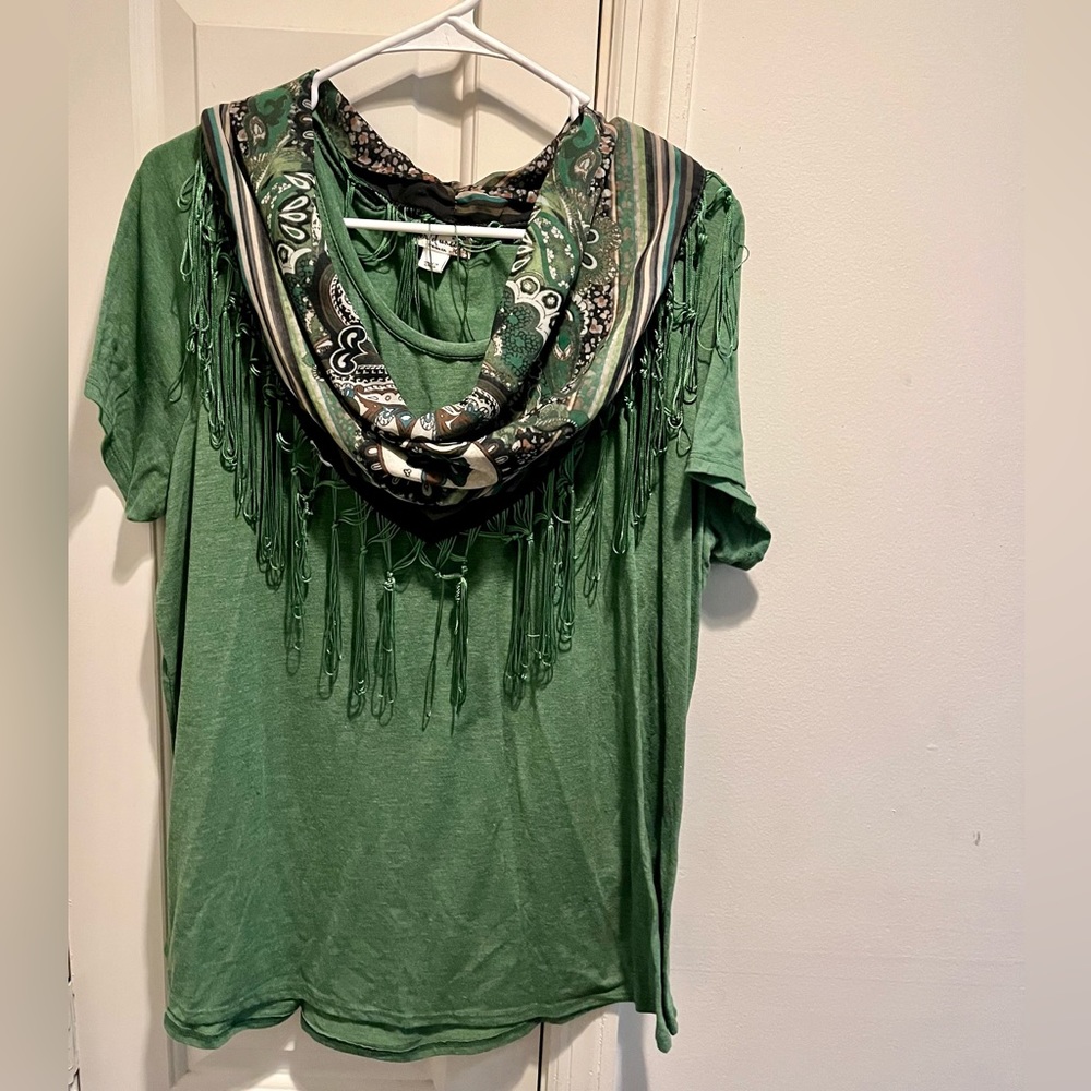 World Unity t-shirt with detachable scarf with fringes